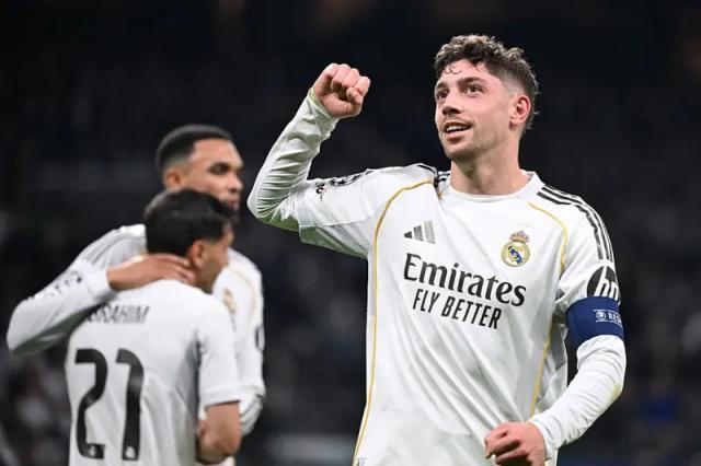 kaiyun-【欧冠】巴尔韦德戴帽,瓜帅整活玩砸,皇马3比0曼城